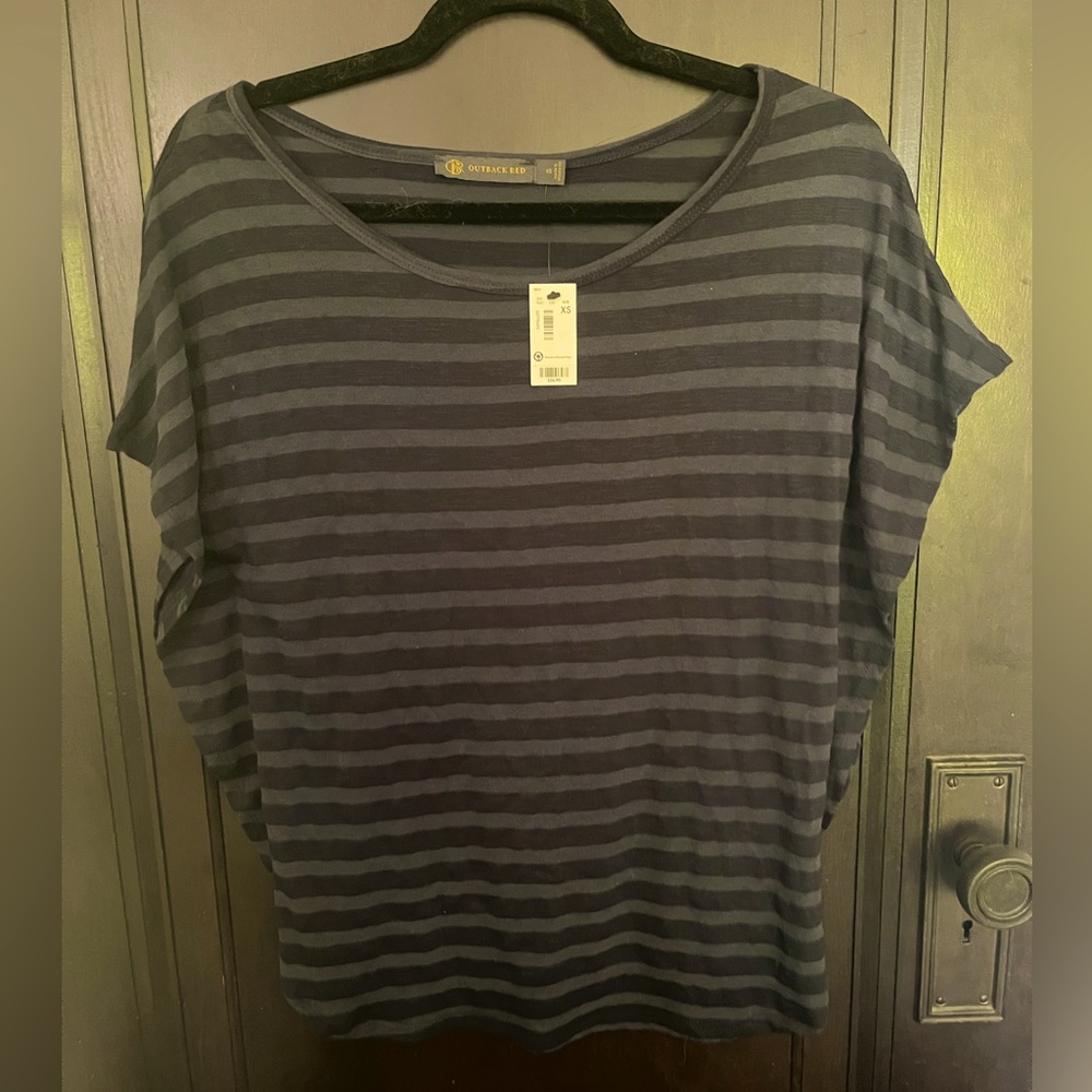 NWT SZ XS Outback Red/ The Limited tee shirt